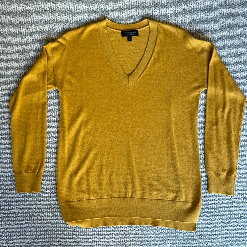 Banana Republic v-neck sweater